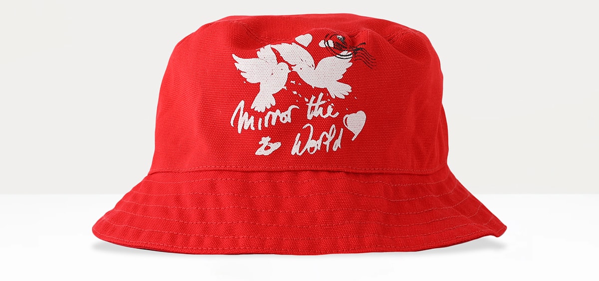 Comment les commandes de Vivienne Westwood ont permis de sortir 2 600 personnes de la pauvreté Comment les commandes de Vivienne Westwood ont permis de sortir 2 600 personnes de la pauvreté