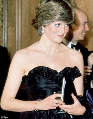Une robe de Lady Di, adjugée à 232 000E Une robe de Lady Di, adjugée à 232 000E