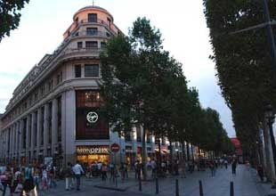 Les Galeries Lafayette s'offrent les locaux du Virgin sur les Champs-Elysées Les Galeries Lafayette s'offrent les locaux du Virgin sur les Champs-Elysées
